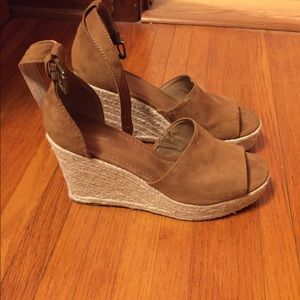 Dark tan wedge